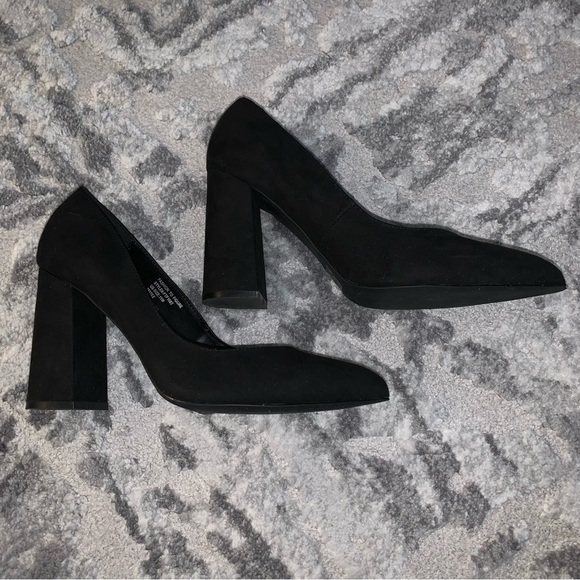 Fashion to Figure Black Pointed Toe Block Heels - Picture 2 of 9